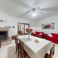 LIZZANELLO: CASA INDIPENDENTE CON AMPIO SCOPERTO