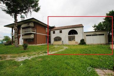 Rustico / Casale di 213 m² con più di 5 locali e b