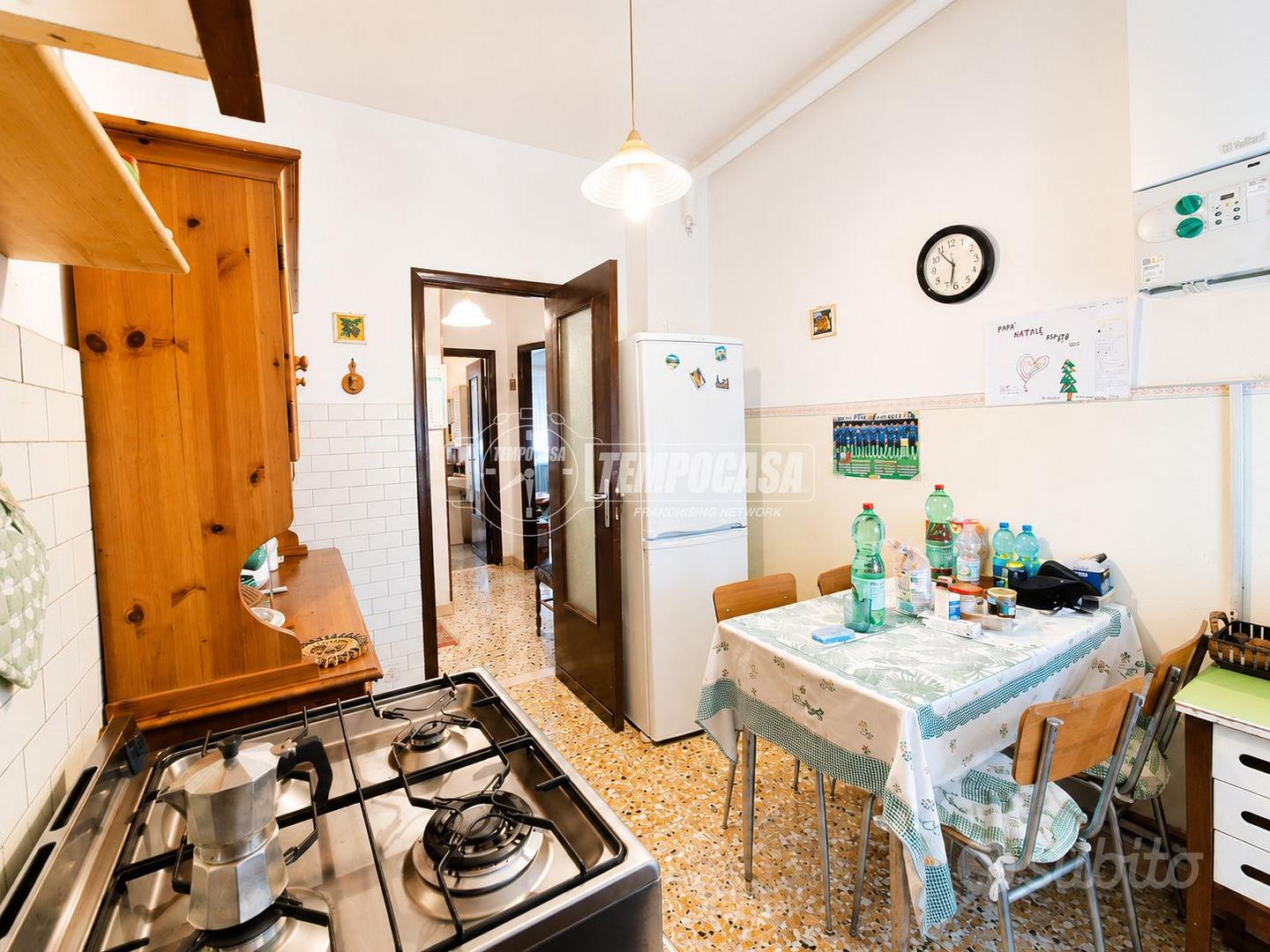 Trilocale a reddito con balcone, cucina separata e - Vista 5