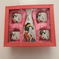 Set sake geisha in porcellana, nuovo