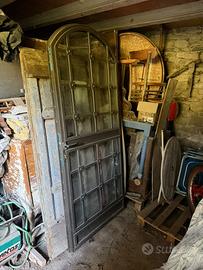 Porta in ferro e vetro ad arco