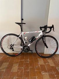 Bici da corsa forcella in carbonio