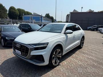 AUDI Q8 45 TDI quattro tiptronic Sport