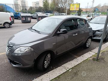 Lancia Ypsilon 3 serie 2014