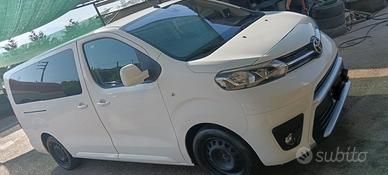 Toyota Proace 8 posti