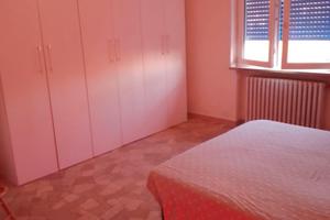 Camera matrimoniale in appartamento a Montecchio