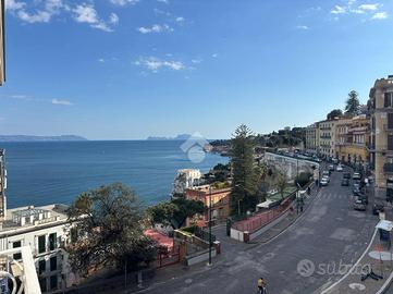 4 LOCALI A NAPOLI