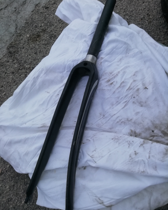 Forcella in carbonio e bici vintage e da corsa