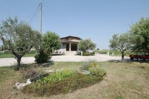 Villa di 377 m² con 4 locali e box auto doppio a C