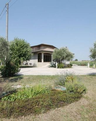 Villa di 377 m² con 4 locali e box auto doppio a C