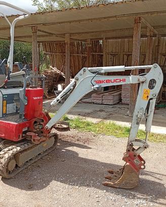 Escavatore Takeuchi del 2021