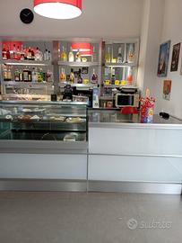 attrezzature in blocco bar 
