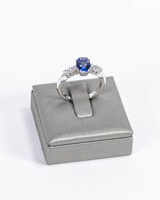 Anello in oro con tanzanite