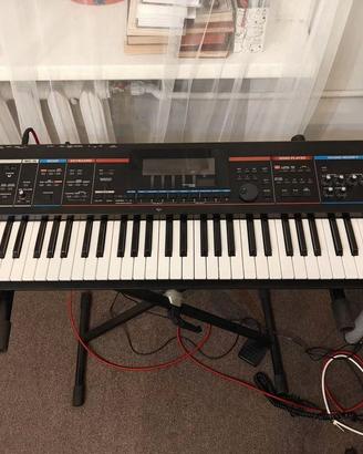 Sintetizzatore Roland Juno Stage.