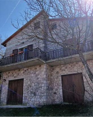 GIANO DELL'UMBRIA - MONTE MARTANO: CASA SINGOLA IM