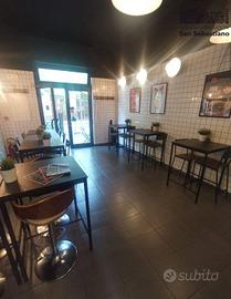 Attività / Licenza di 100 m² con 3 locali a Forlì