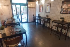 Attività / Licenza di 100 m² con 3 locali a Forlì