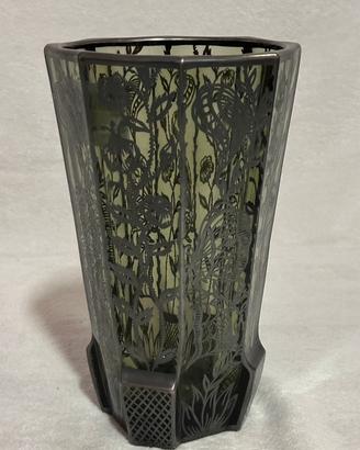 Vaso in vetro con decorazioni in argento