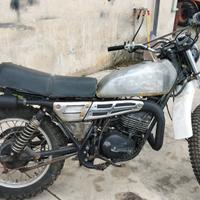 Suzuki TS 250 2 tempi del 1977, privo di documenti