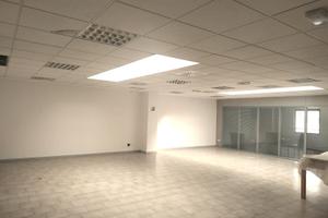 Ampio ufficio con parcheggio