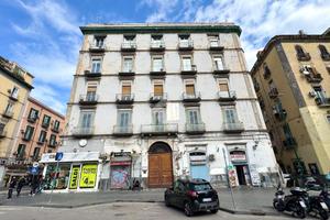 3 LOCALI A NAPOLI