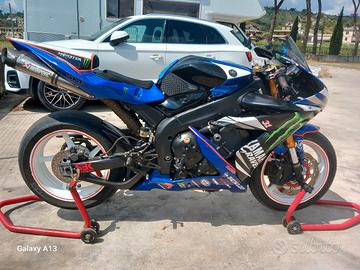 yamaha R1