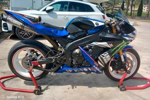 yamaha R1