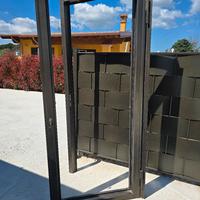 porta in ferro battuto con telaio 
