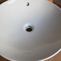 Lavabo tondo in appoggio in ceramica