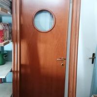 Porta con telaio