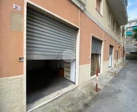 NEGOZIO A GENOVA