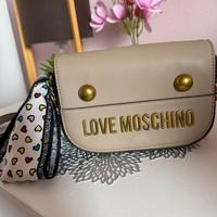 Mini Pochette Love Moschino.