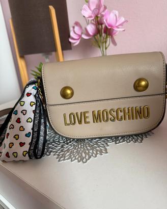 Mini Pochette Love Moschino.