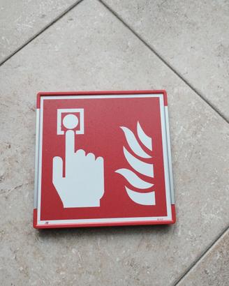 Cartello pulsante antincendio 