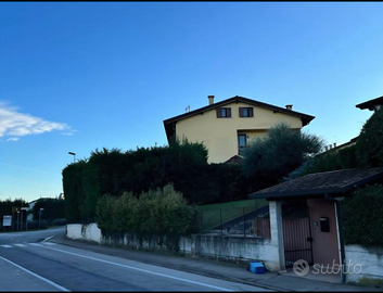 Villetta a schiera al piano rialzato