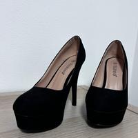 Décolleté con plateau nere scamosciate