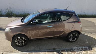 Utiitaria Lancia Ypsilon 2016 120000km 1000 hybrid