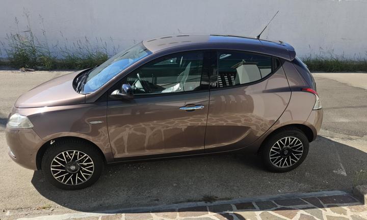 Utiitaria Lancia Ypsilon 2016 120000km 1000 hybrid