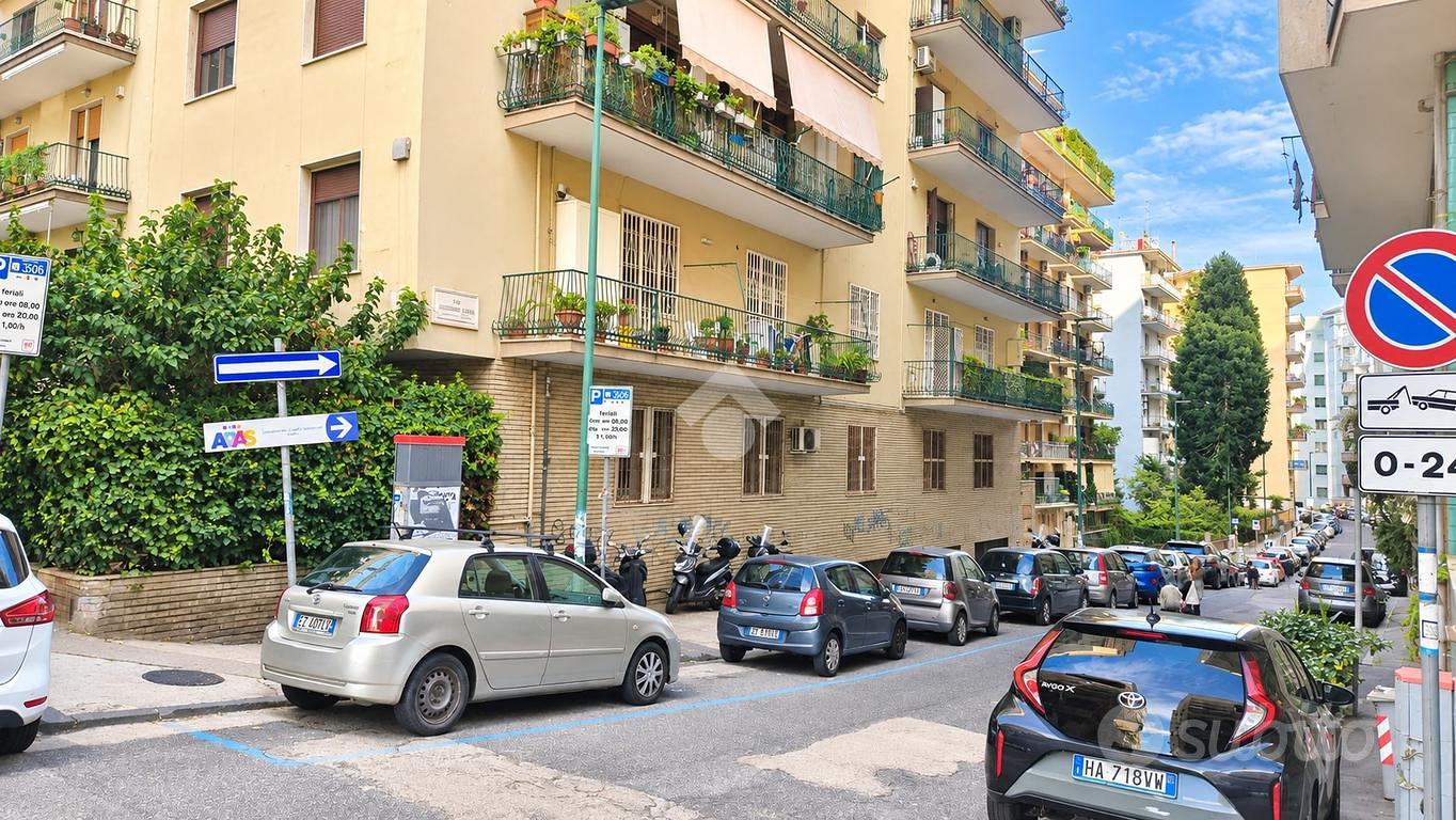 NEGOZIO A NAPOLI - Vista 2