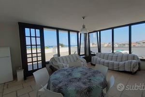 Appartamento con attico fronte mare