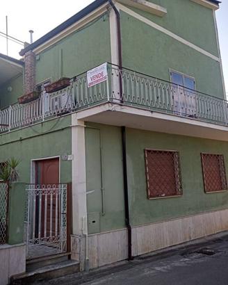 Casa indipendente di 200 m² con più di 5 locali e 