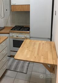 Tavolo pieghevole salvaspazio