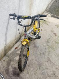 bicicletta tipo BMX 