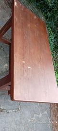 Tavolo in legno massiccio