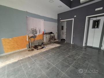 Bottega Via C. Battisti angolo Via Maddalena