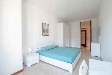 Stanza comodissima zona isola