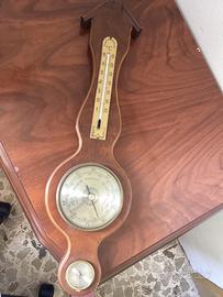 Strumento meteo vintage in legno stile antico