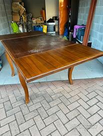 Tavolo allungabile di legno massello