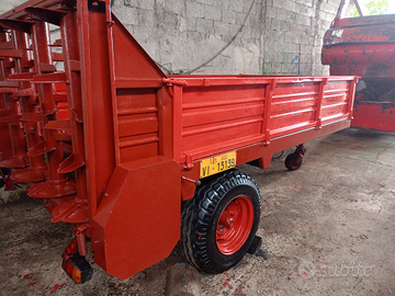 Rimorchio spargi letame