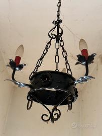 Coppia di lampadari vintage in ferro battuto